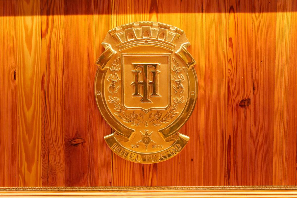 Um certificado, prémio, placa ou documento mostrado em Boutique Hotel Teatro