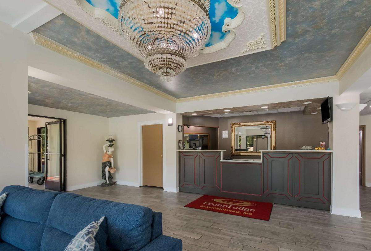 Econo Lodge Inn & Suites Diamondhead - Housity