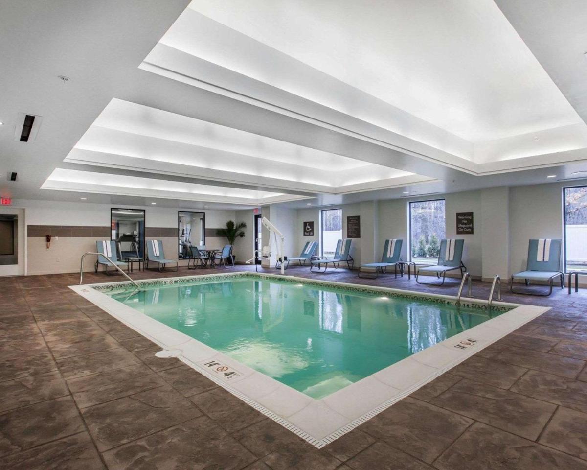 Comfort Suites-Youngstown North - Housity