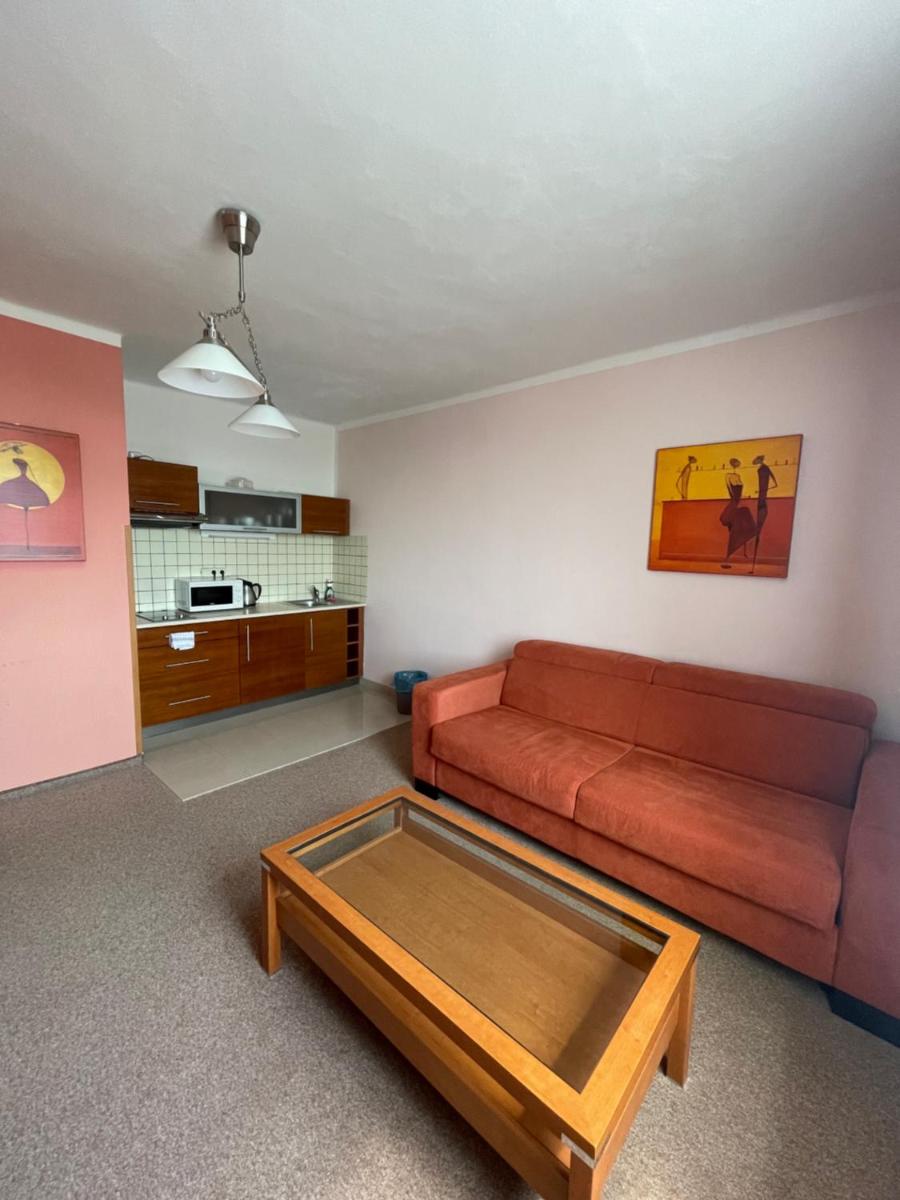 Hotel Ostrov Garni - Housity