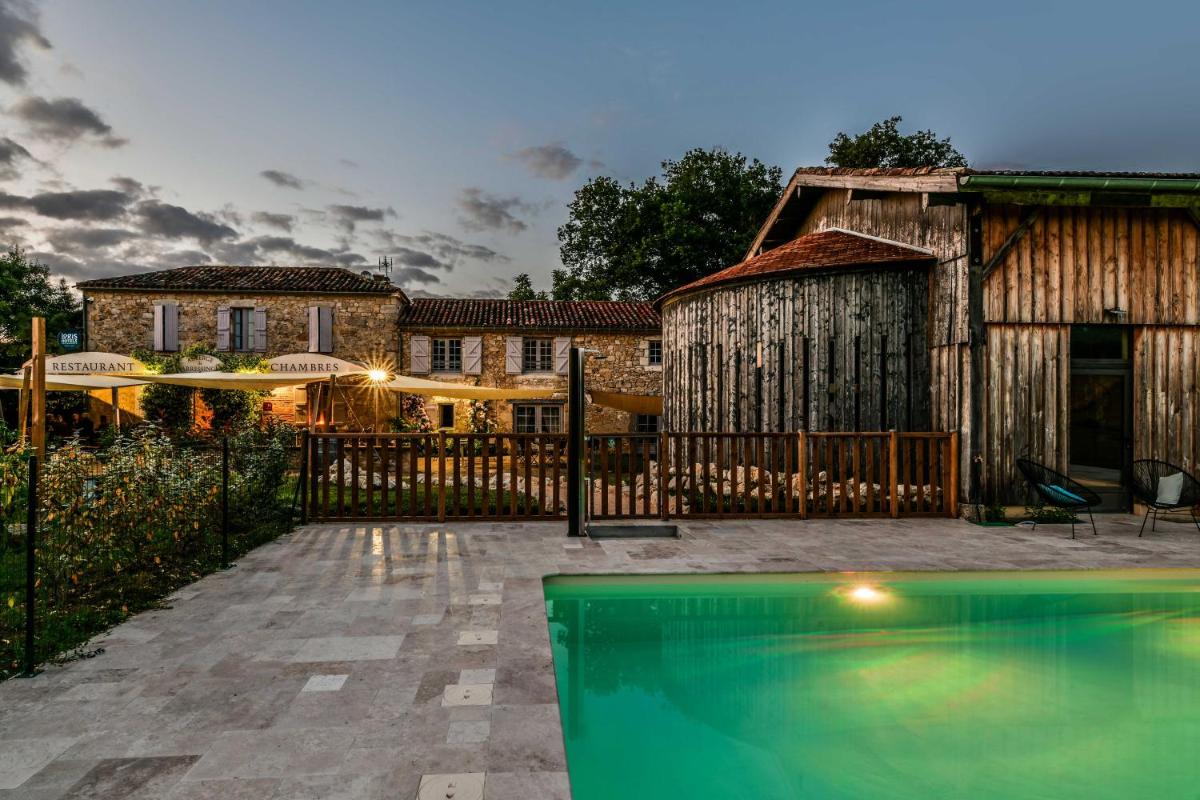 Piscine de l'établissement Logis L'Auberge de Larressingle ou située à proximité