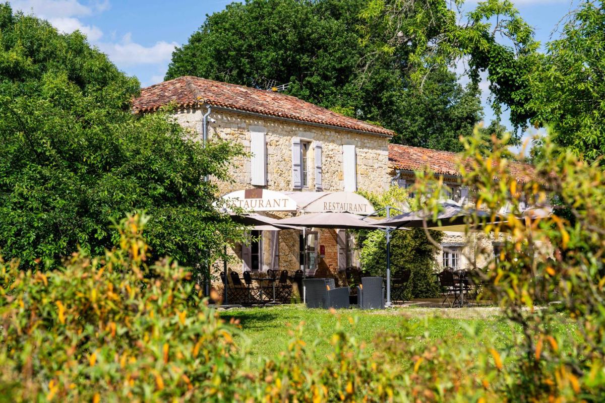Jardin de l'établissement Logis L'Auberge de Larressingle