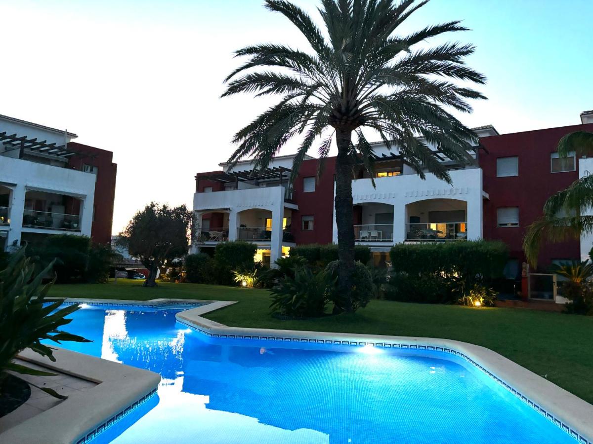 Hoteltype Penthouse 2 Beds, Parking, WIFI & pool Stunning Views - Housity