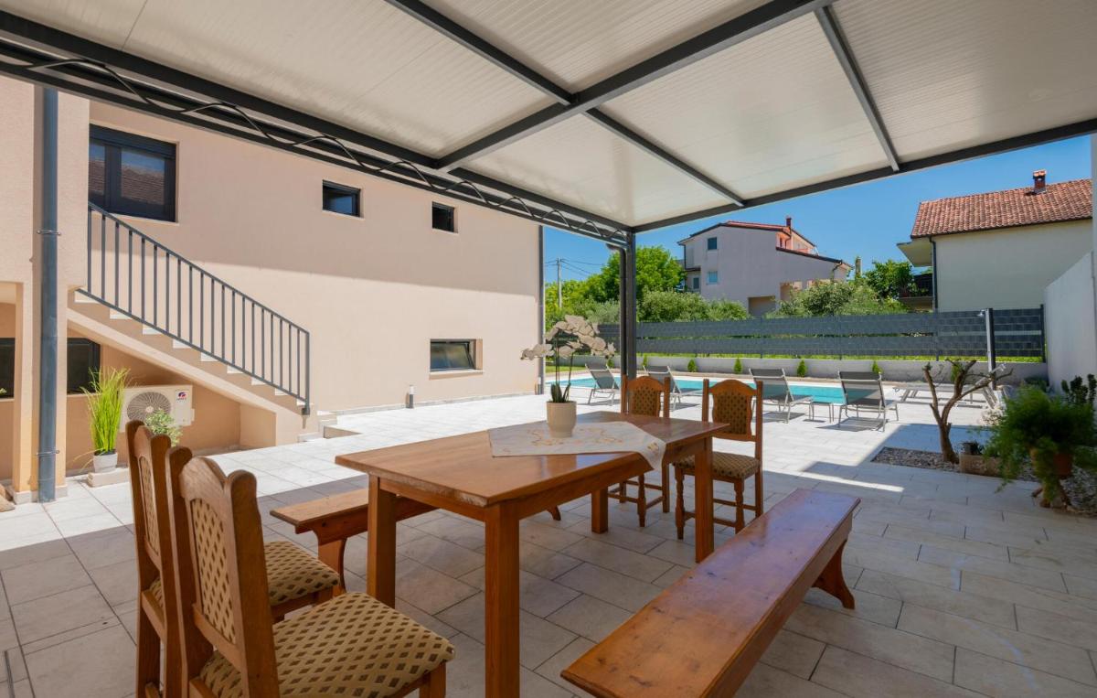 Stunning Home In Kamenmost - Housity
