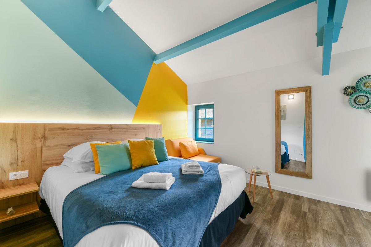 Un ou plusieurs lits dans un hébergement de l'établissement Logis L'Auberge de Larressingle