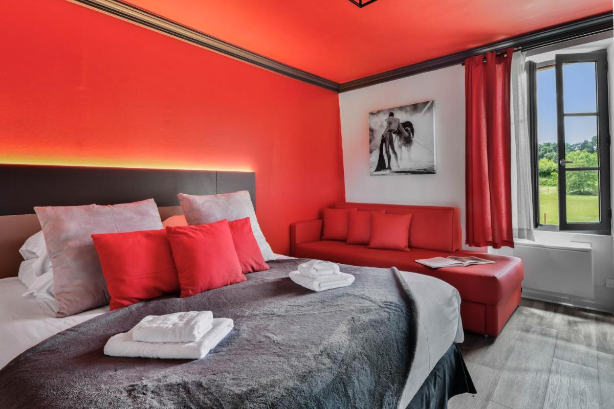 Un ou plusieurs lits dans un hébergement de l'établissement Logis L'Auberge de Larressingle