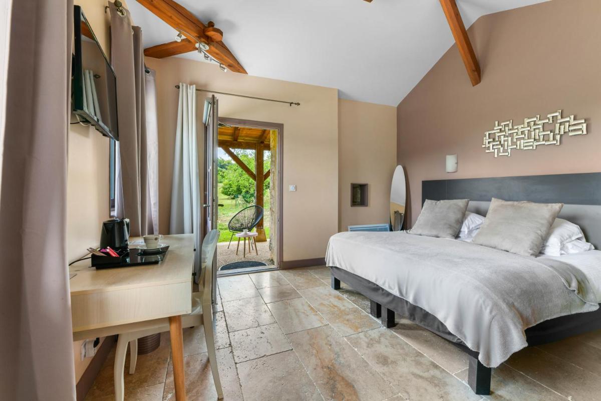 Un ou plusieurs lits dans un hébergement de l'établissement Logis L'Auberge de Larressingle
