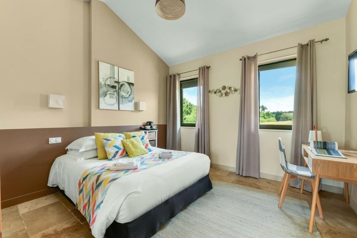 Un ou plusieurs lits dans un hébergement de l'établissement Logis L'Auberge de Larressingle