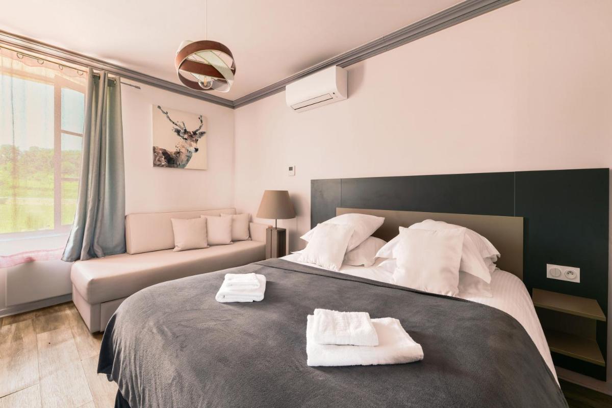 Un ou plusieurs lits dans un hébergement de l'établissement Logis L'Auberge de Larressingle