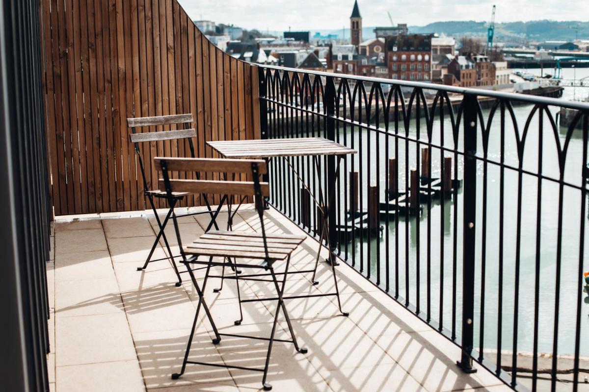 Balcon ou terrasse dans l'établissement LA TOUR AUX CRABES près de la plage