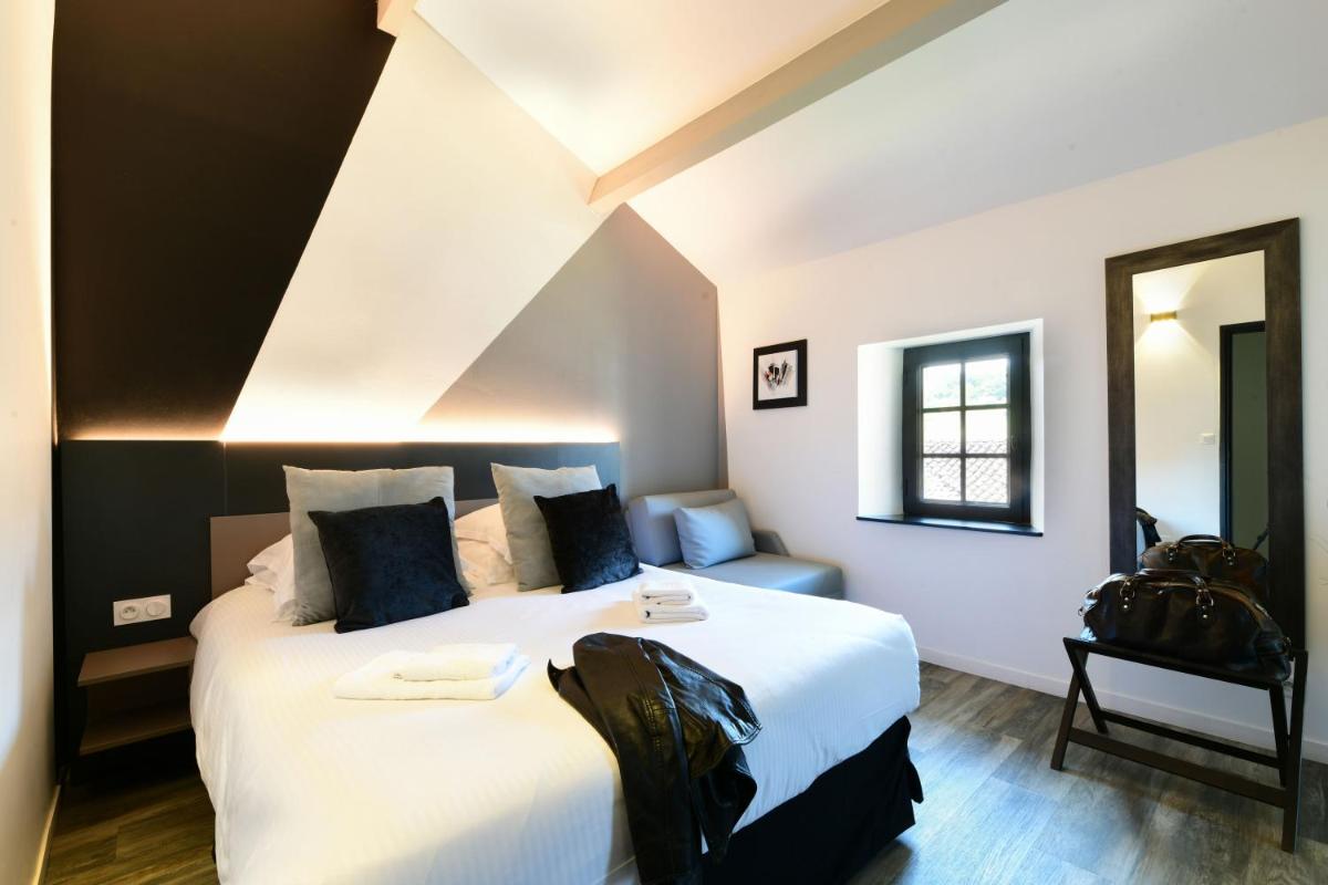 Un ou plusieurs lits dans un hébergement de l'établissement Logis L'Auberge de Larressingle