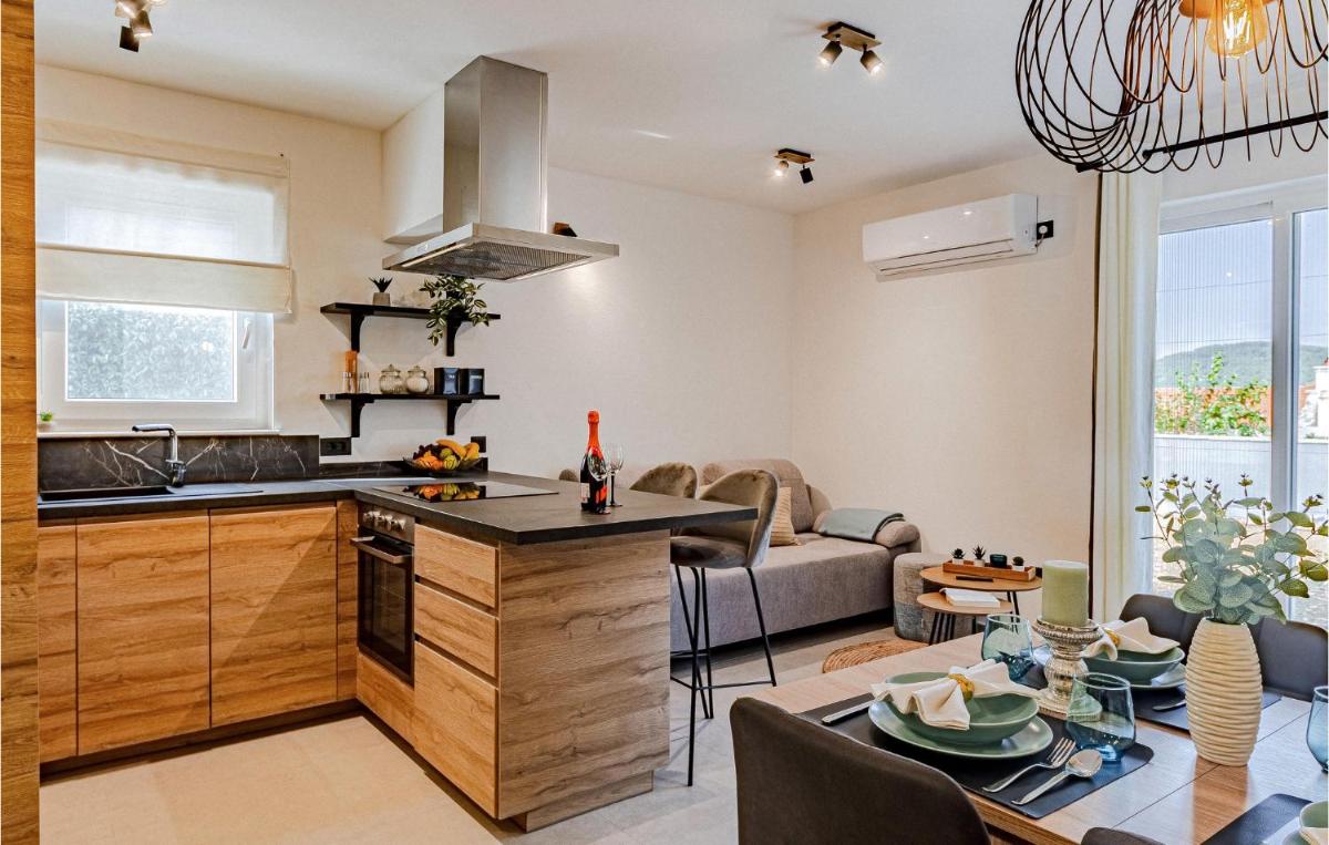 Lovely Apartment In Blato With Wifi - Housity