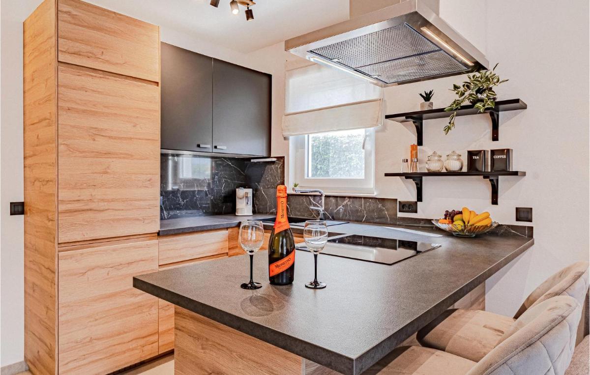 Lovely Apartment In Blato With Wifi - Housity