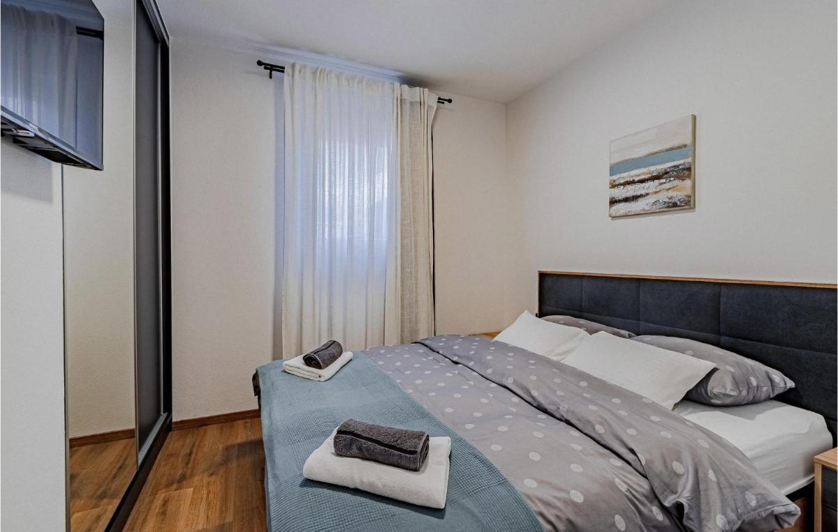 Lovely Apartment In Blato With Wifi - Housity
