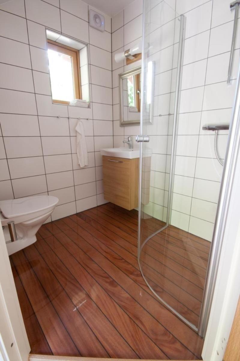 Direkt am See gelegenes Ferienhaus - Housity