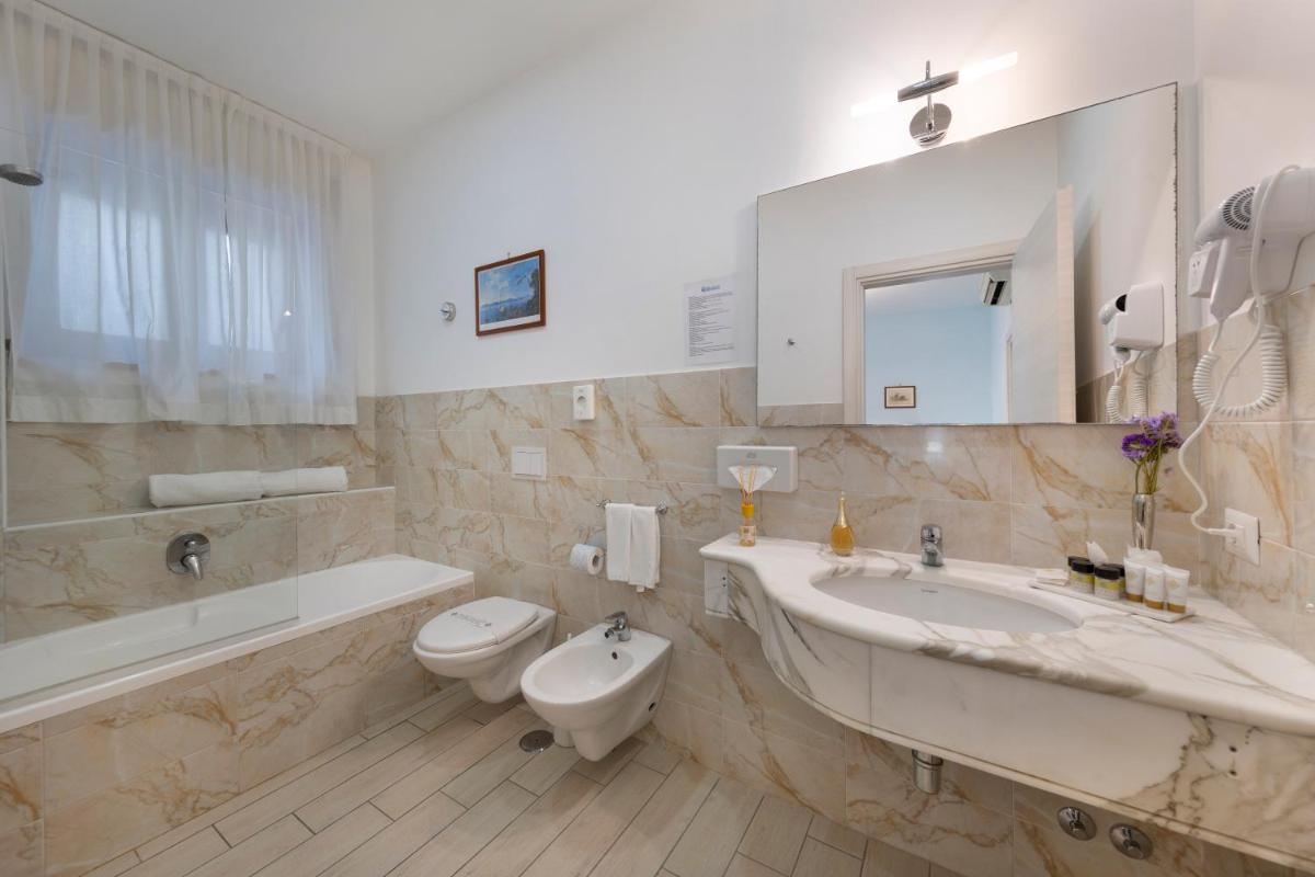 Sea Breeze Residence - Housity