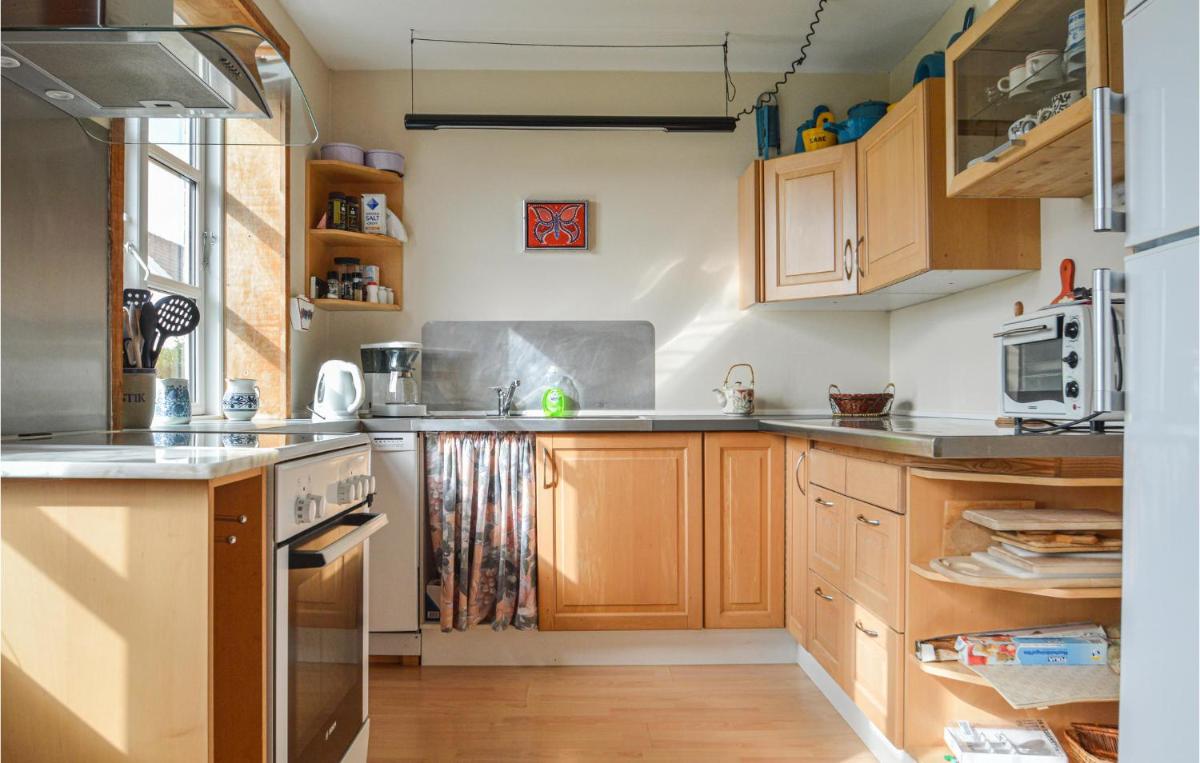 Gorgeous Home In Saltum With Kitchen - Housity