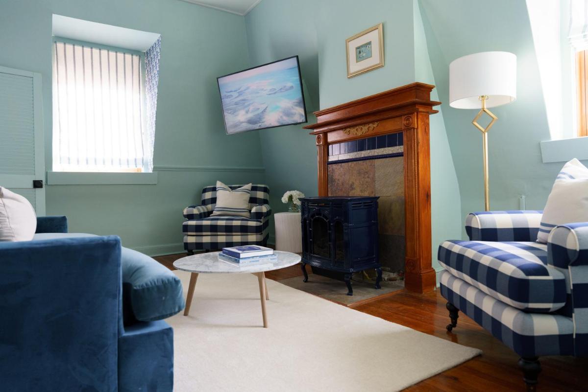 The Burbank Rose Inn - Housity
