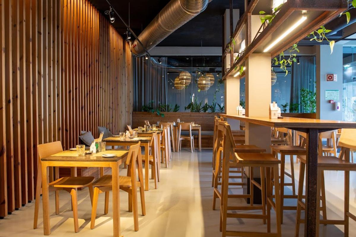 Um restaurante ou outro lugar para comer em You and the sea