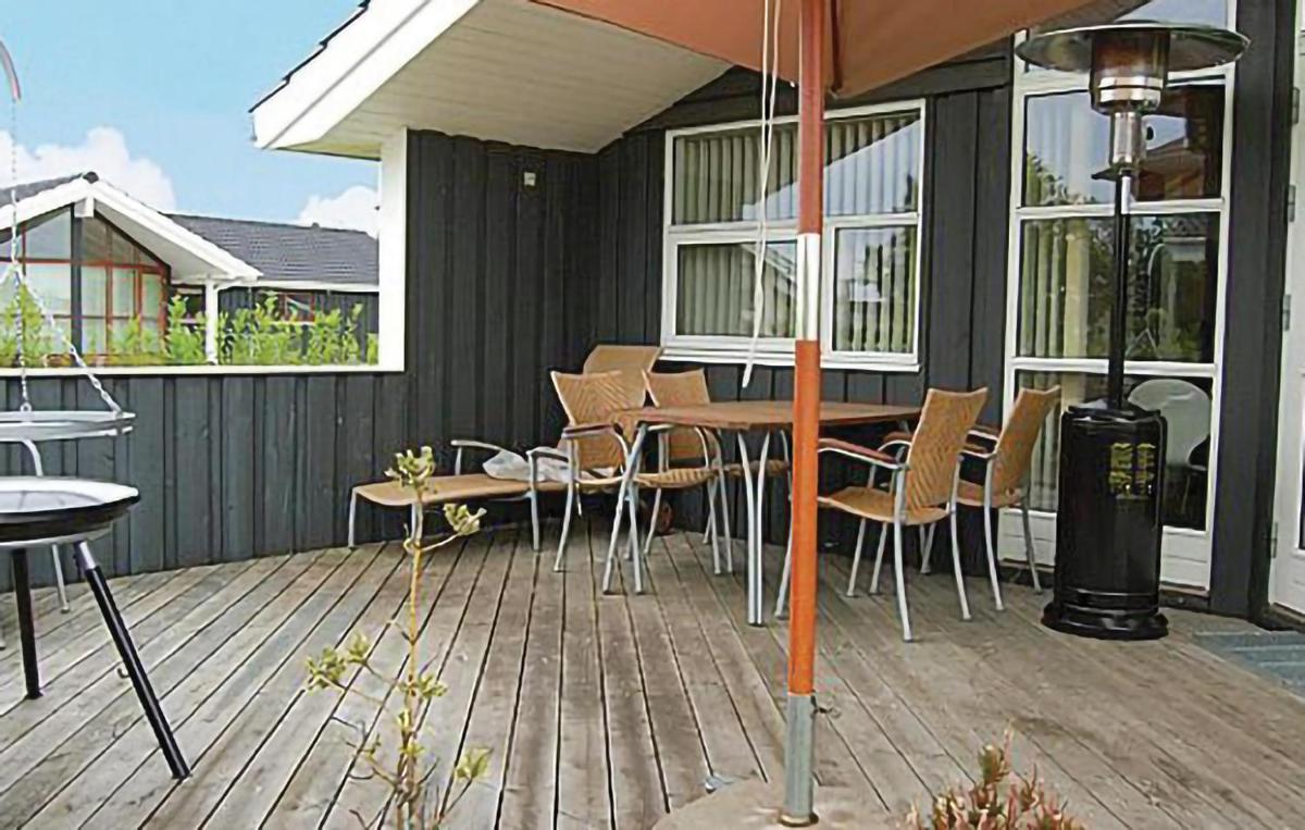 Holiday Home Pøt Strandby X - Housity