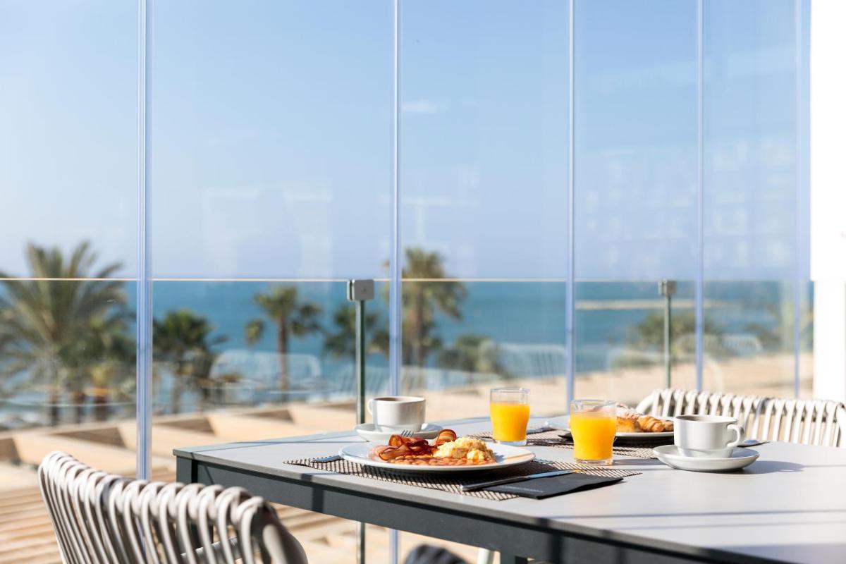 Comida en o cerca de este hotel