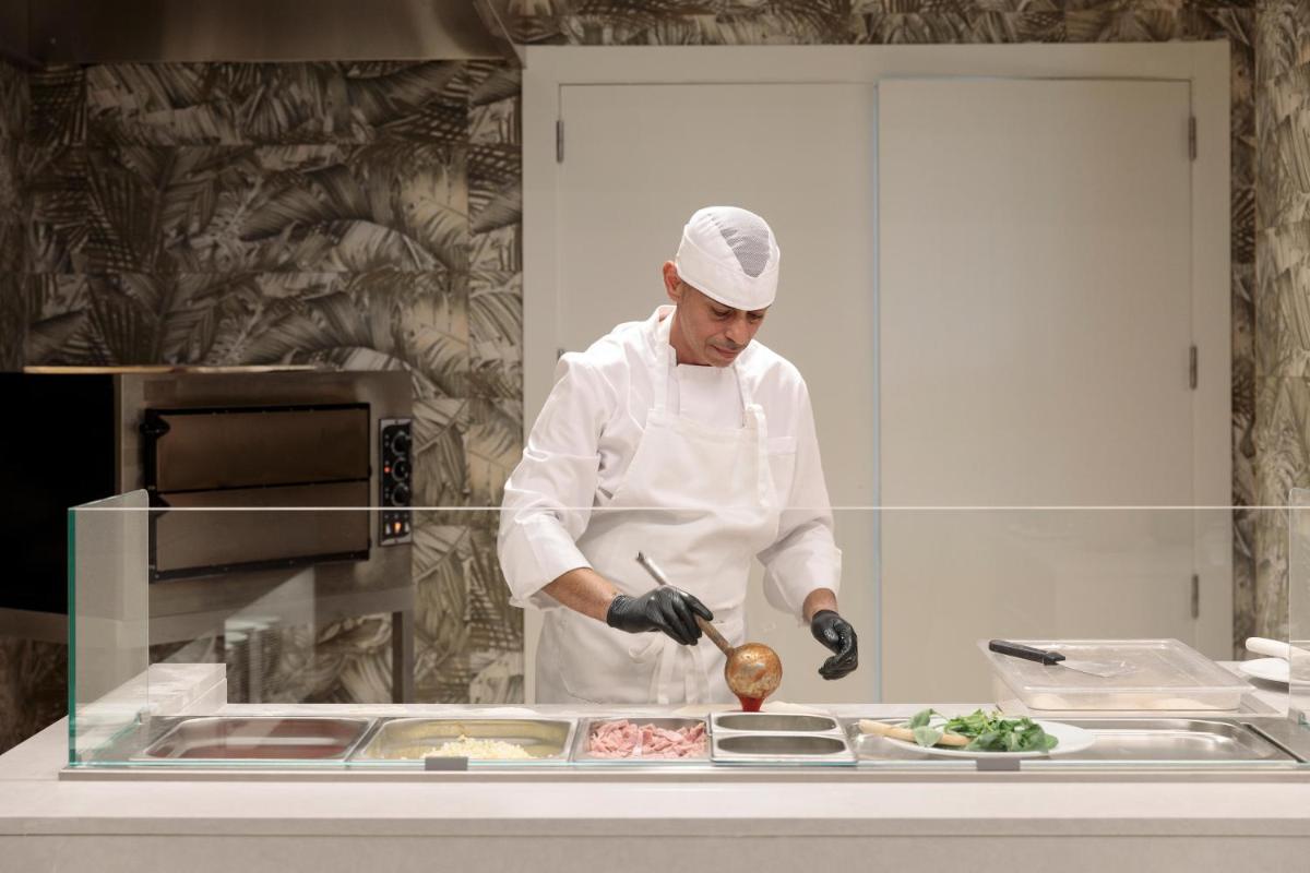 Clientes alojados en Hotel Best Triton