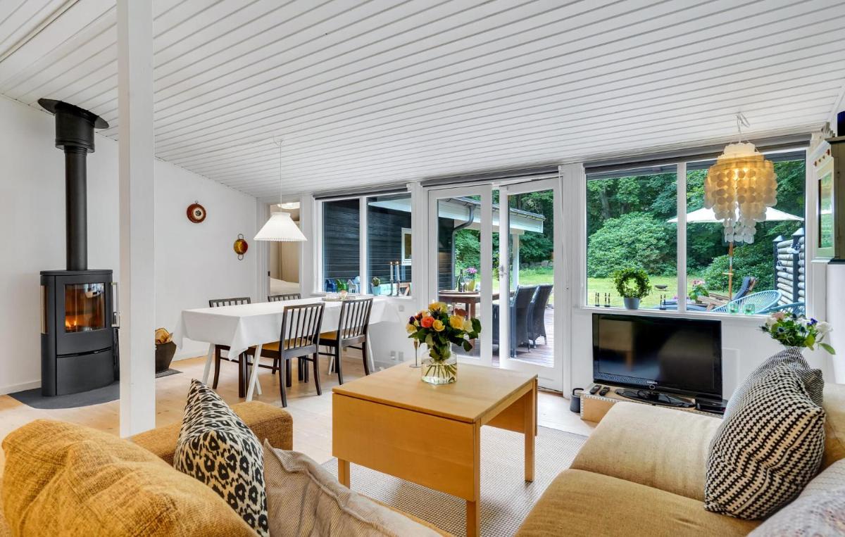 Nice Home In Frederiksværk With Wifi - Housity