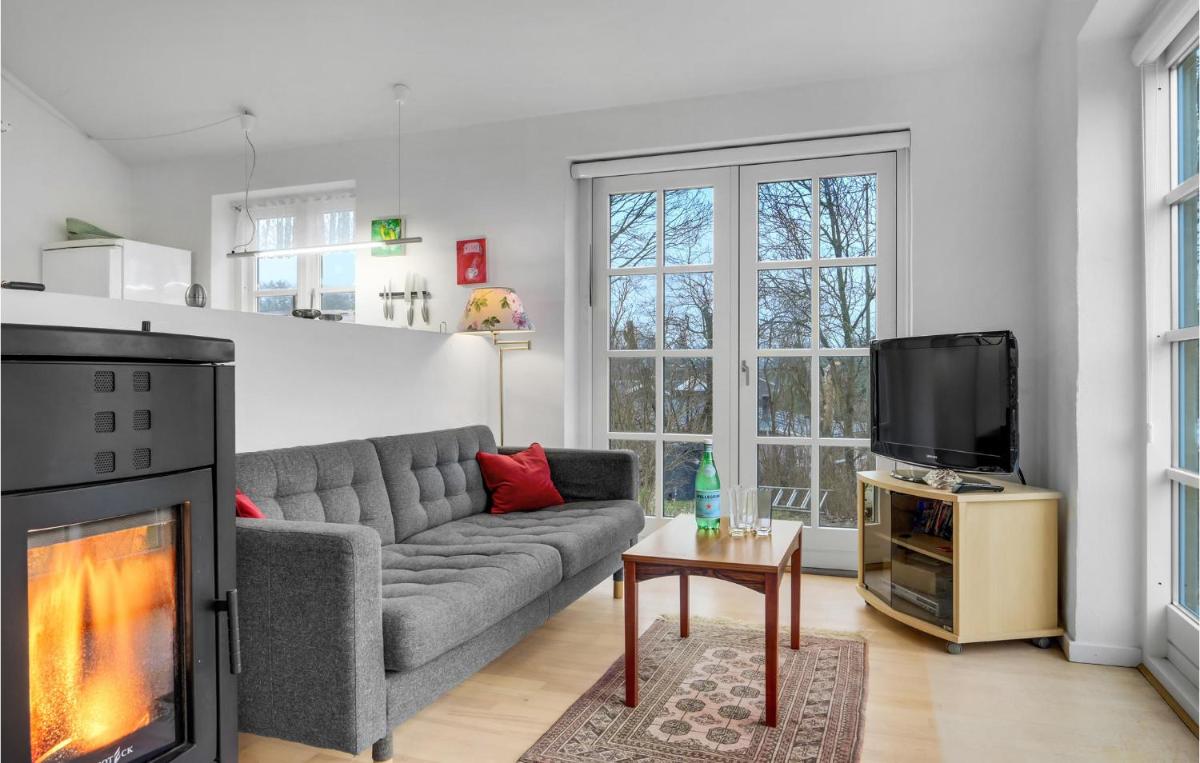 Lovely Home In Ølsted With Kitchen - Housity
