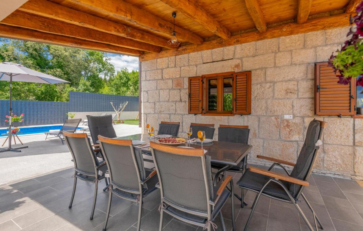 Amazing Home In Vinjani Donji - Housity