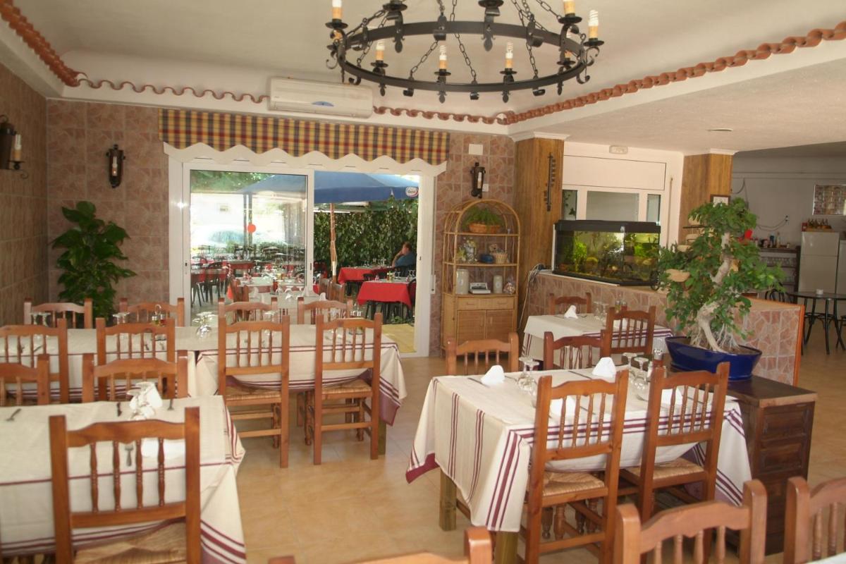 Apartaments Estudis Els Molins - Housity