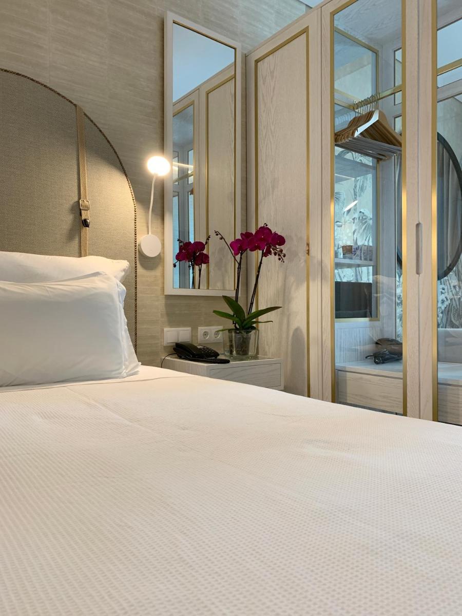 Uma cama ou camas num quarto em VidaMar Resort Hotel Madeira