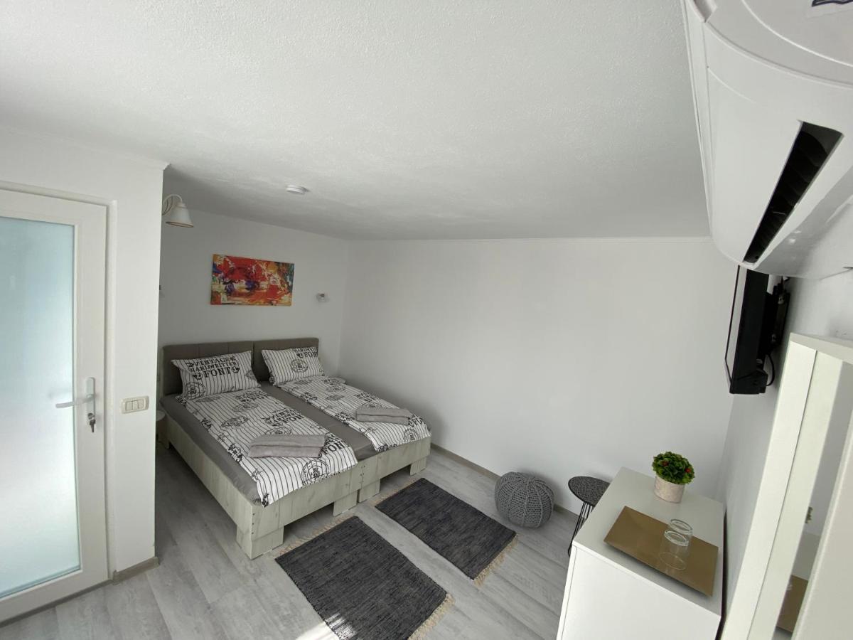 Four Rooms - Housity