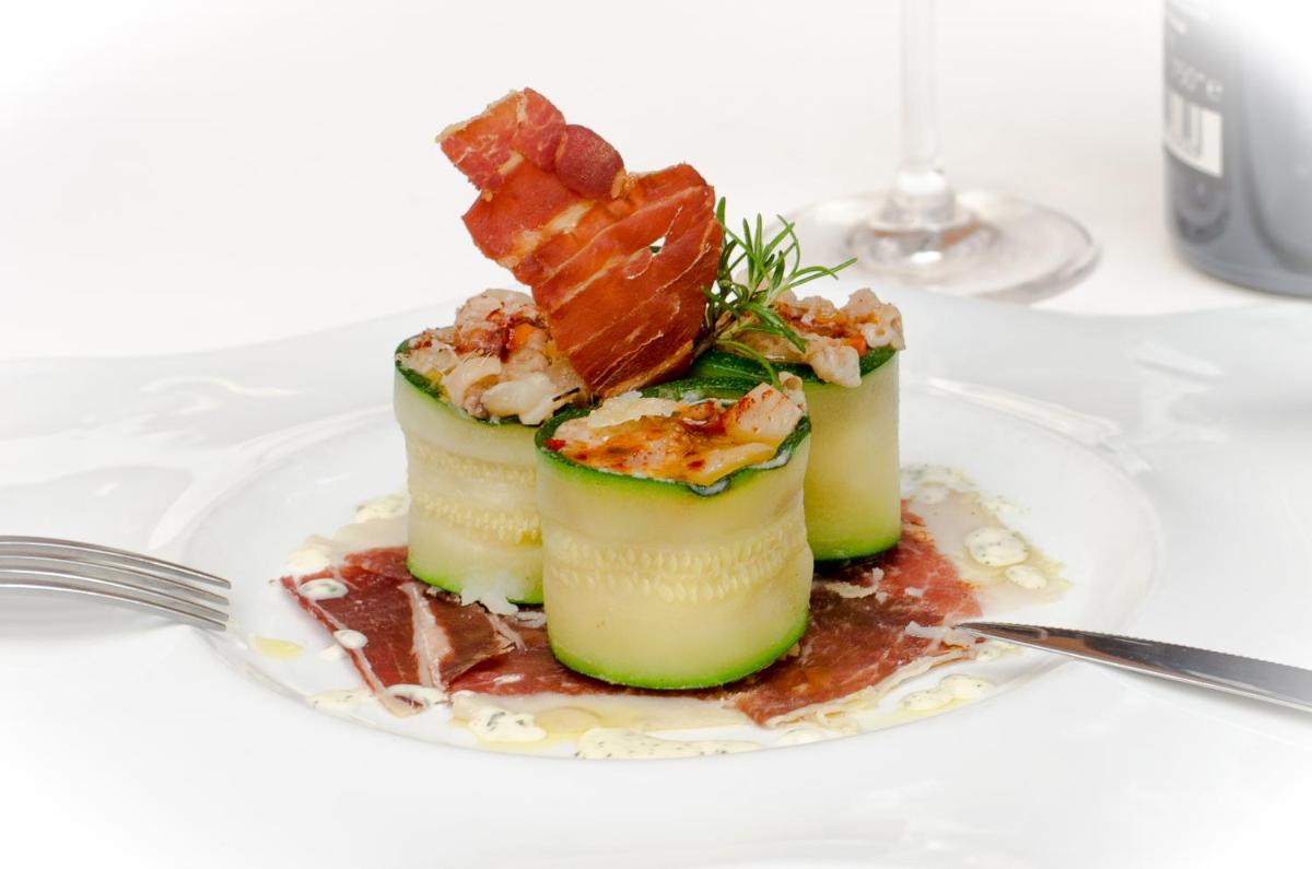 Comida en o cerca de este hotel
