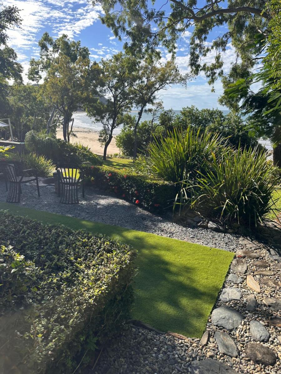 Beachfront Dolphin Cabin - Housity