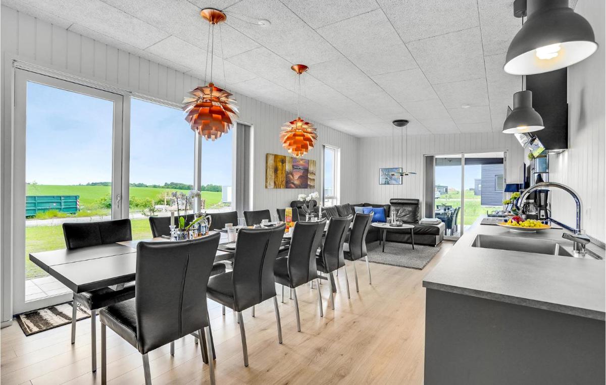 Gorgeous Home In Løgstrup With Kitchen - Housity