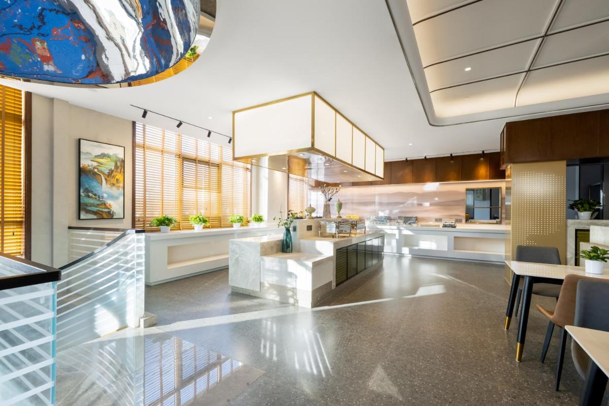 Time Traveller Boutique Hotel - Near Peking Man Site at Zhoukoudian, University of Chinese Academy of Social Sciences, Shidu Scenic Spots, Free ice cream, mineral water, coffee, snacks and laundry service, Free gymnastic, English communication well - Housity