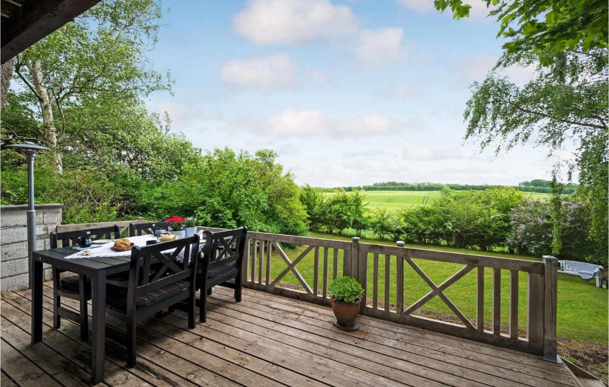 Beautiful Home In Løgstrup With Wifi - Housity