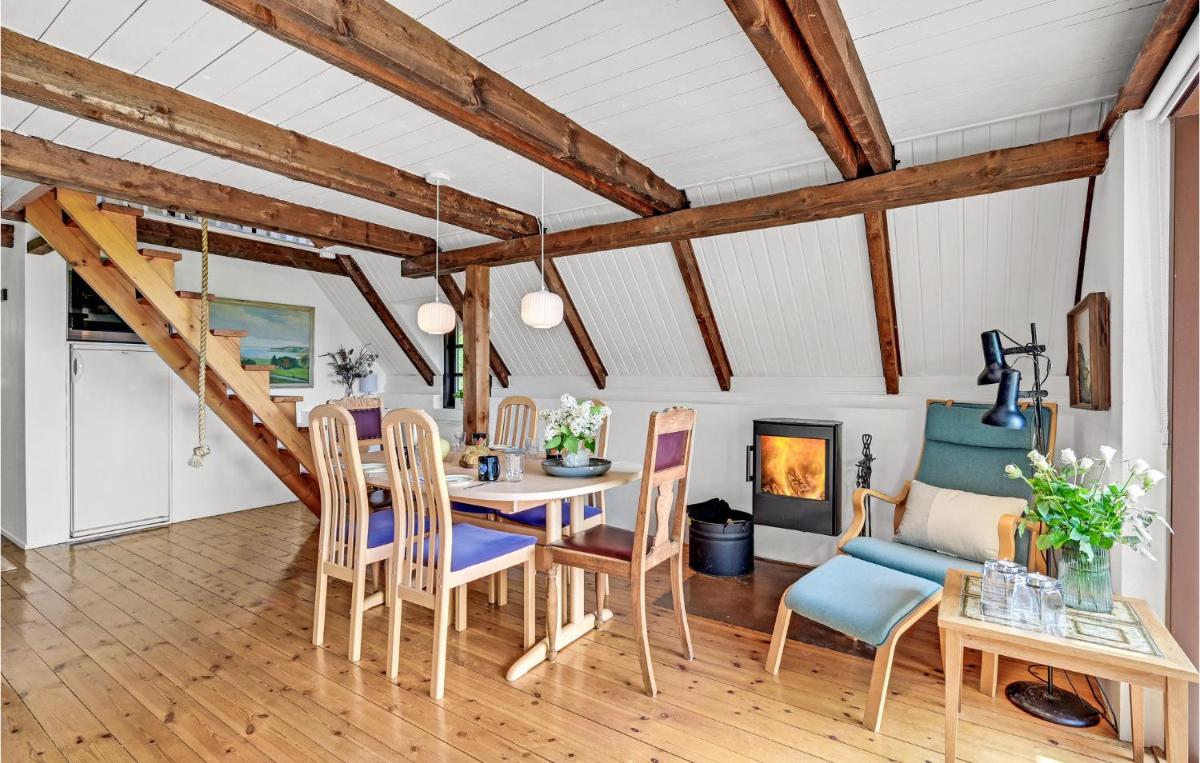 Beautiful Home In Løgstrup With Wifi - Housity