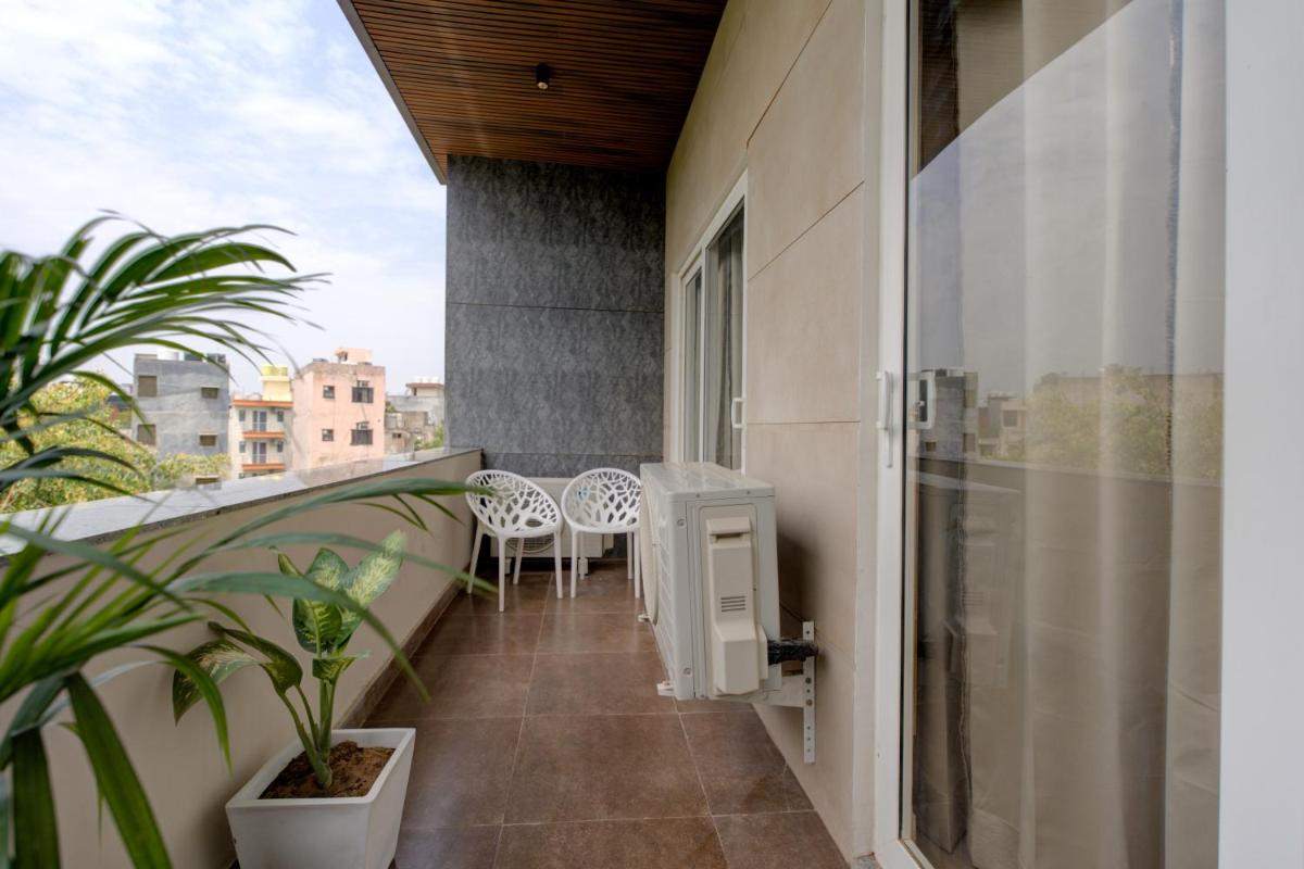 The Lodgers Luxury 1 BHK Serviced Apartment Near Golf Course Road Gurugram - Hizvo