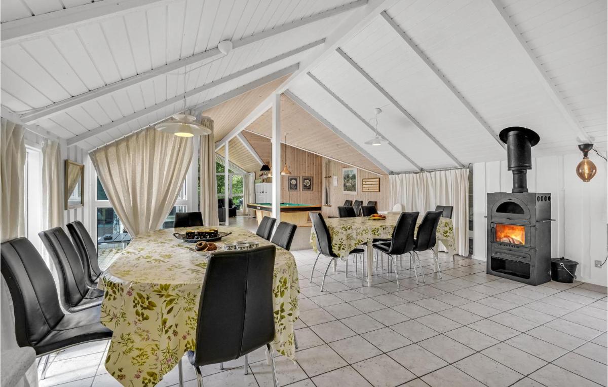 Cozy Home In Væggerløse With Sauna - Housity