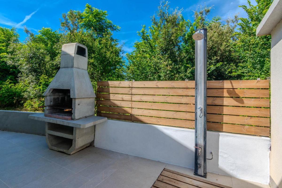 Holiday House Elena - Housity