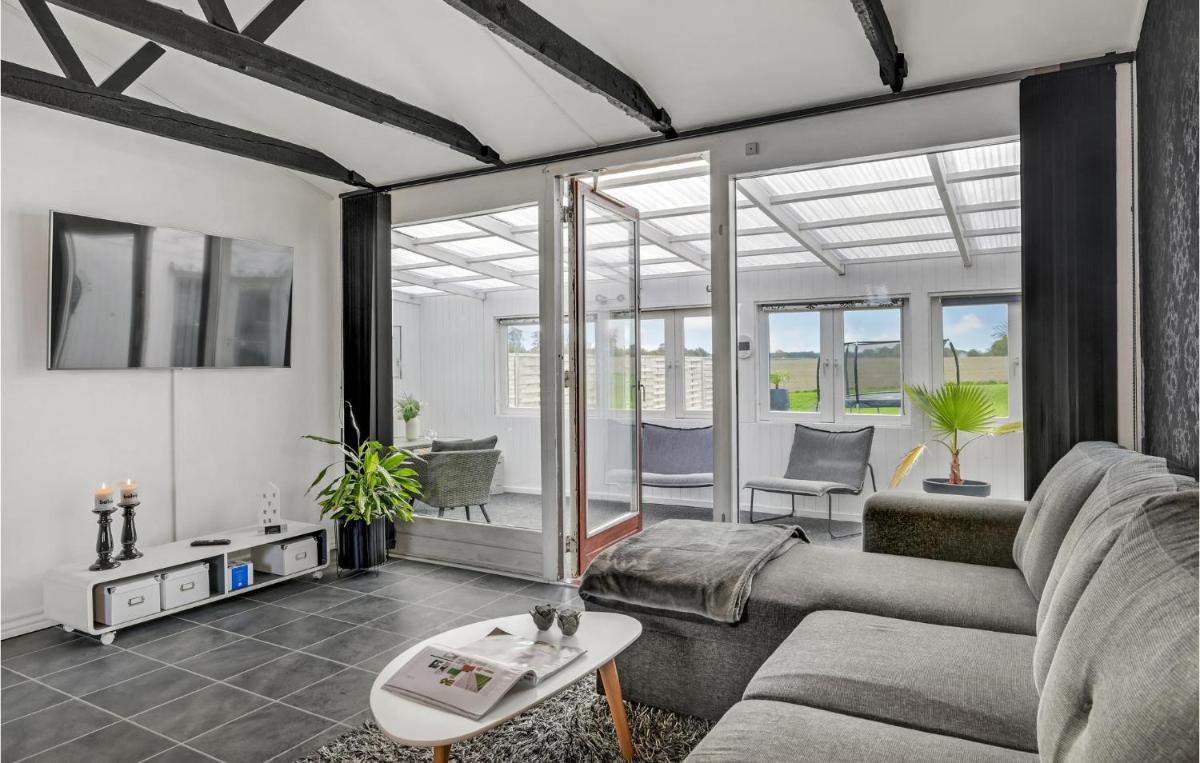 Nice Home In Holbæk With Jacuzzi - Housity