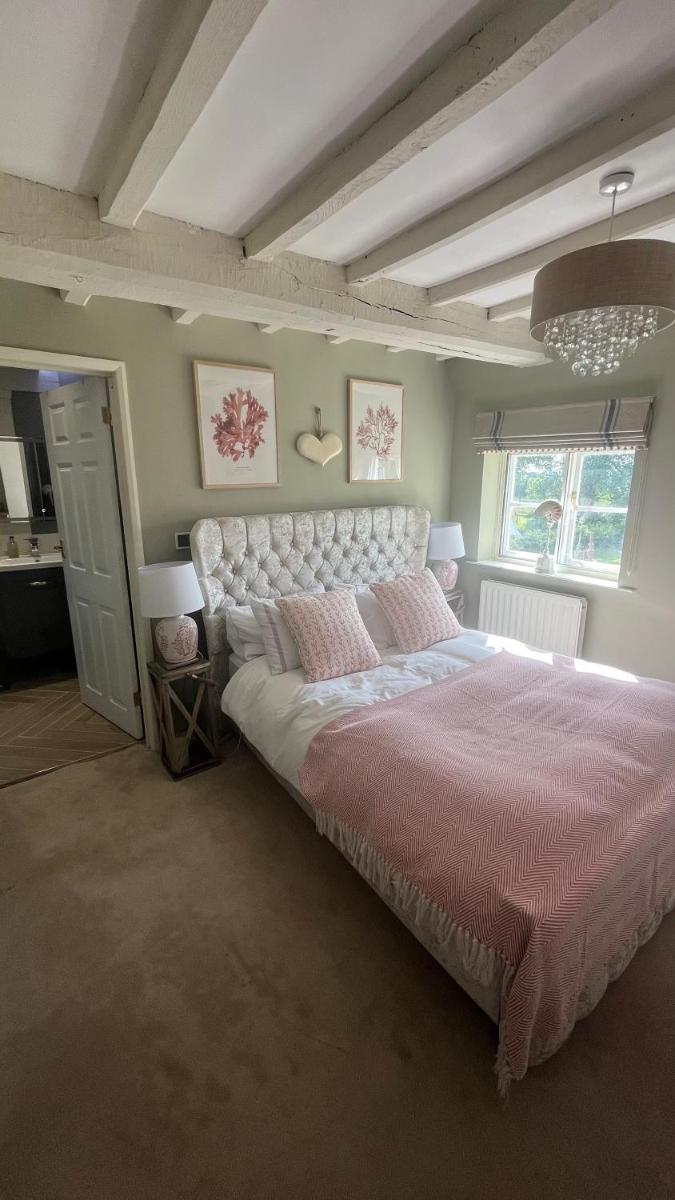Spenford House 1640 listed house Idilic Location pub walking distance - Housity