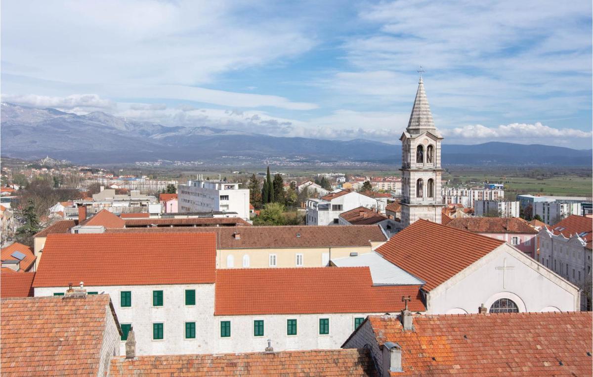 Beautiful Apartment In Sinj With Wifi - Housity