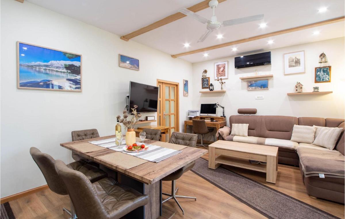 Beautiful Apartment In Sinj With Wifi - Housity