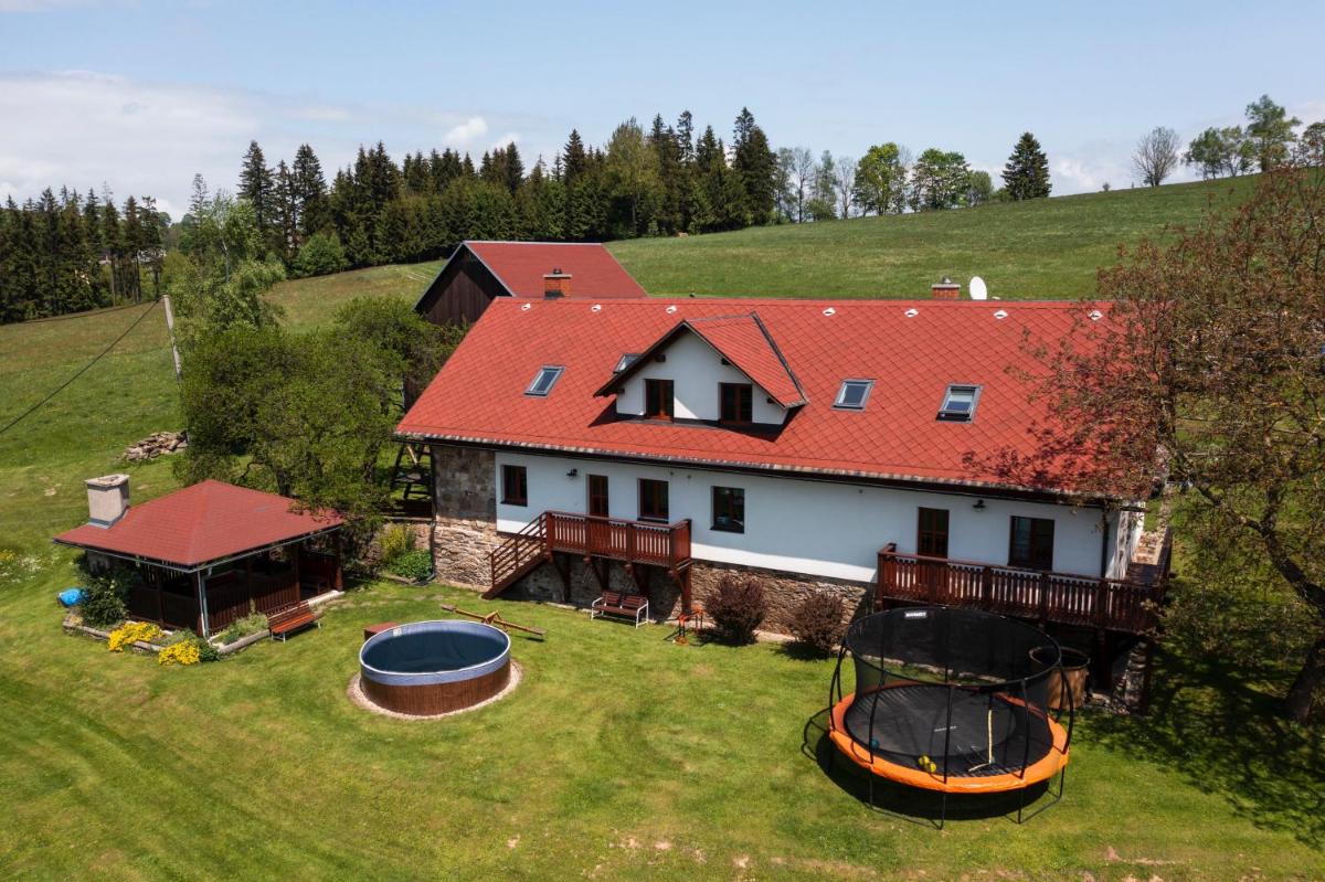 Na samotě u lesa - Housity
