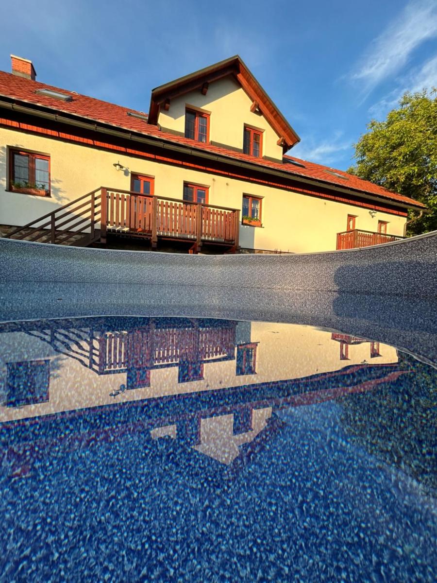 Na samotě u lesa - Housity