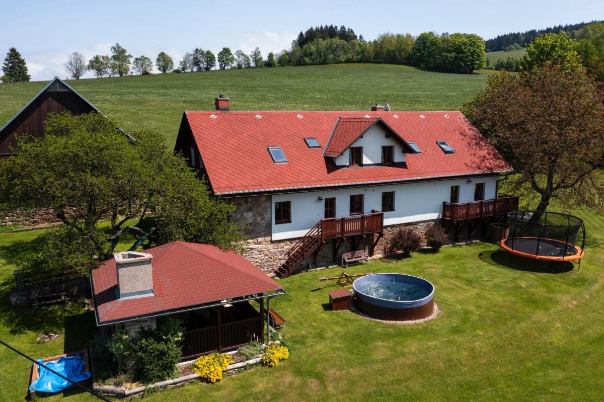Na samotě u lesa - Housity