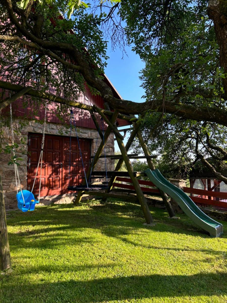 Na samotě u lesa - Housity