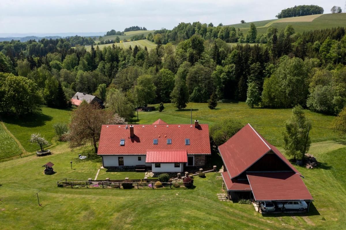 Na samotě u lesa - Housity